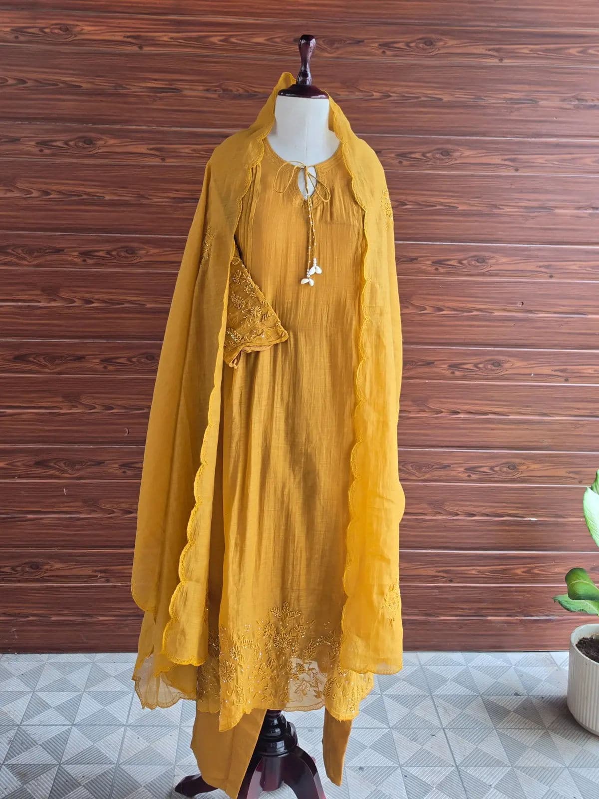 Yellow Suit Ste — image 1